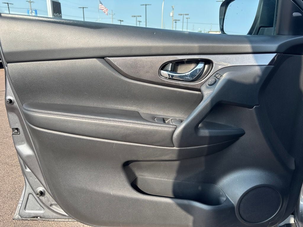 Used 2020 Nissan Rogue SV AWD/4WD image 12