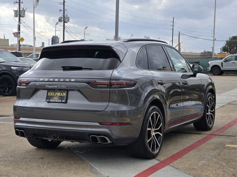 Used 2019 Porsche Cayenne Turbo image 3