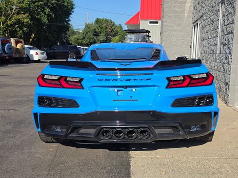 Used 2025 Chevrolet Corvette Z06 RWD image 8