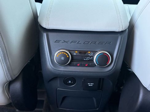 Used 2025 Ford Explorer Platinum w/ Ultimate Package AWD/4WD image 26
