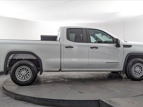 Used 2023 GMC Sierra 1500 Pro w/ Convenience Package RWD image 9