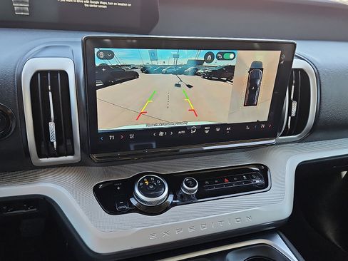 Used 2025 Ford Expedition Active image 17