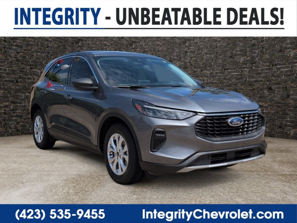 Used 2024 Ford Escape Active w/ Cold Weather Package FWD image 1