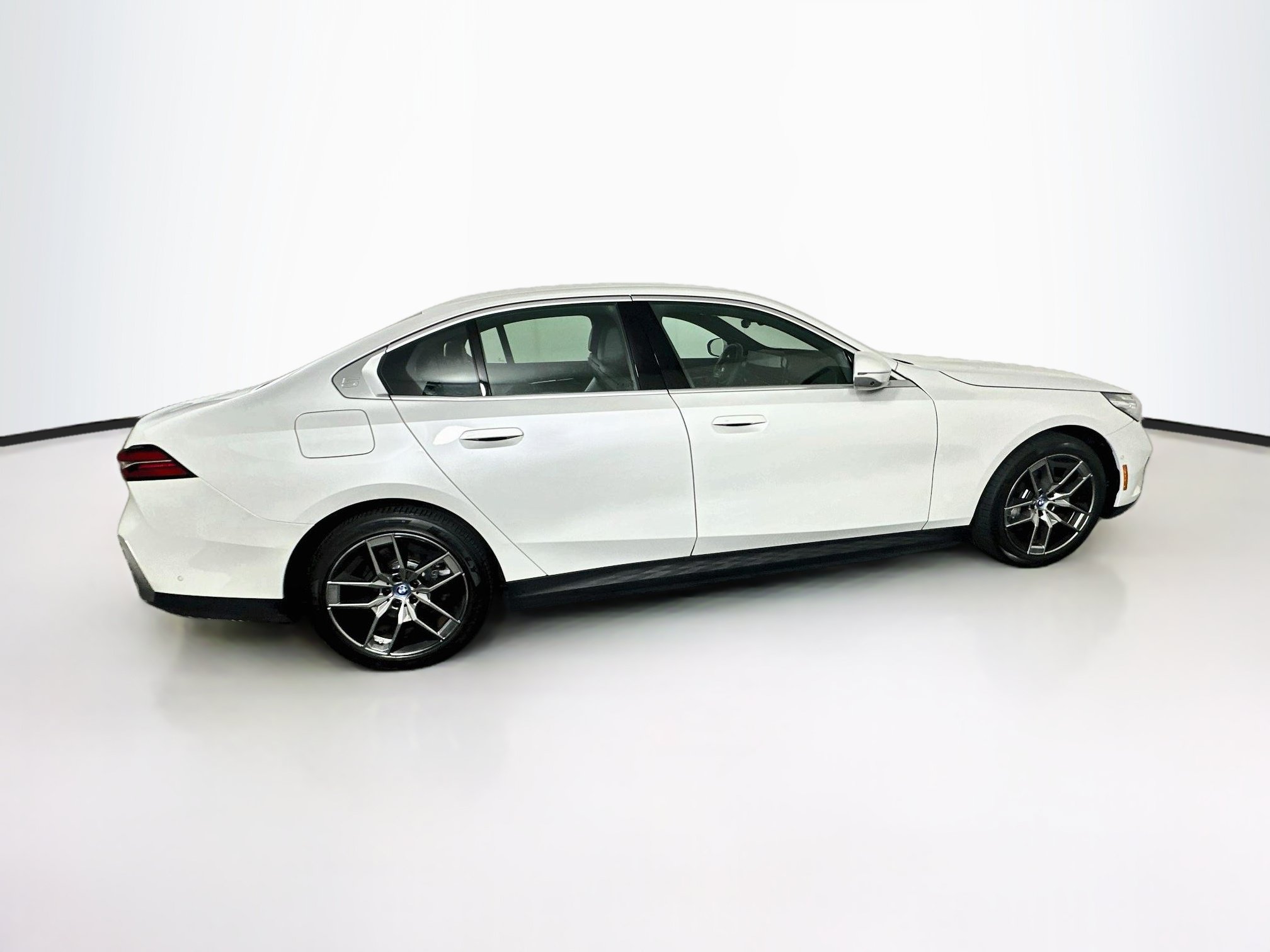 Used 2025 BMW i5 eDrive40i RWD image 10