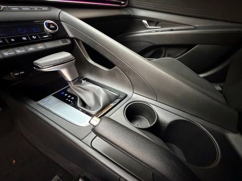 Certified 2024 Hyundai Elantra SEL FWD image 19