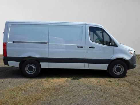 Used 2025 Mercedes-Benz Sprinter 2500 image 2