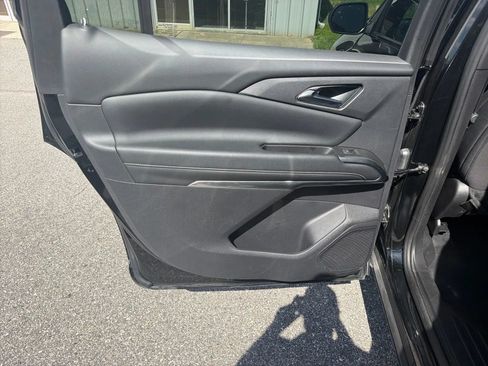 Used 2024 Chevrolet Traverse LT FWD image 16