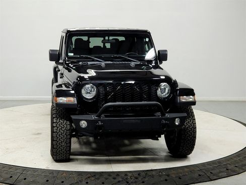 Used 2022 Jeep Gladiator Sport image 2