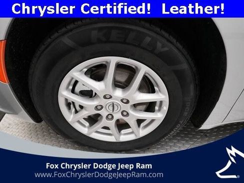 Certified 2024 Chrysler Pacifica Touring-L image 27