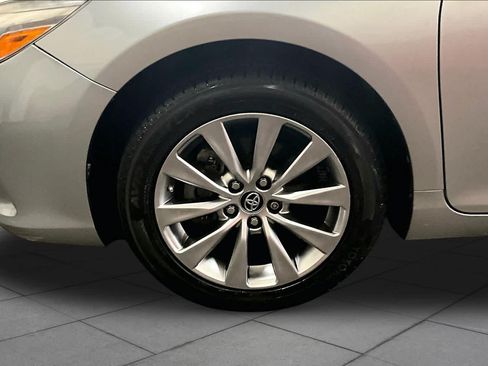 Used 2017 Toyota Camry XLE FWD image 11