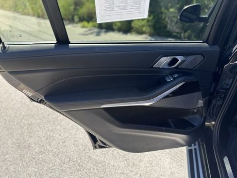 Used 2024 BMW X7 xDrive40i image 15