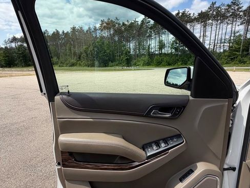 Used 2019 GMC Yukon XL SLT w/ HD Trailering Package AWD/4WD image 13
