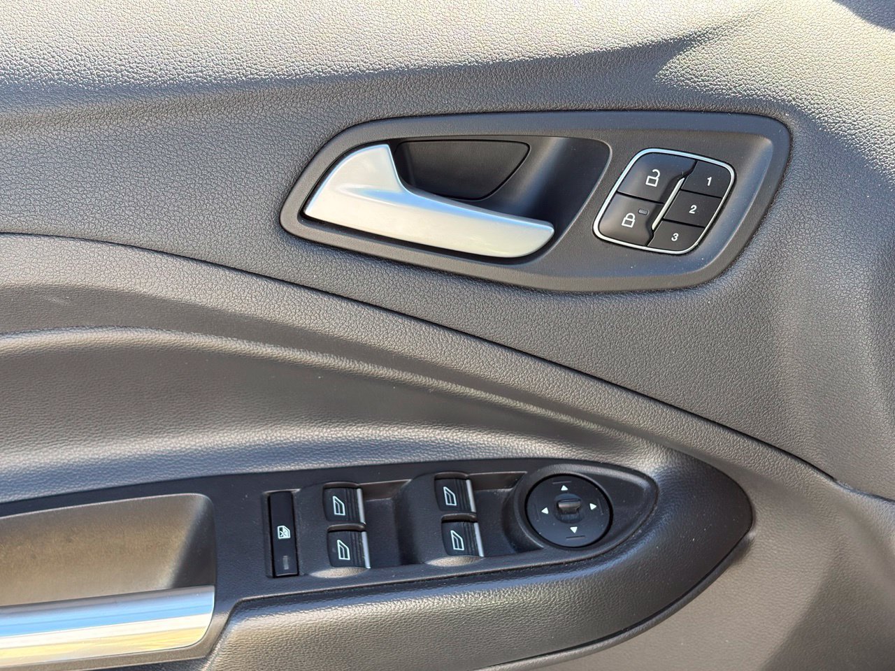 Used 2019 Ford Escape Titanium w/ U0J03 - Titanium Tow Package FWD image 7