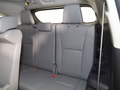Used 2023 Toyota Highlander XLE image 49