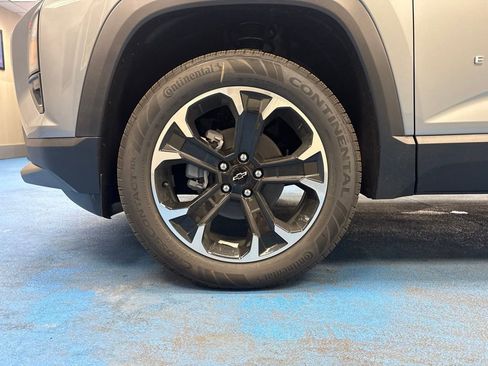 New 2026 Chevrolet Equinox LT w/ Convenience Package II FWD image 15