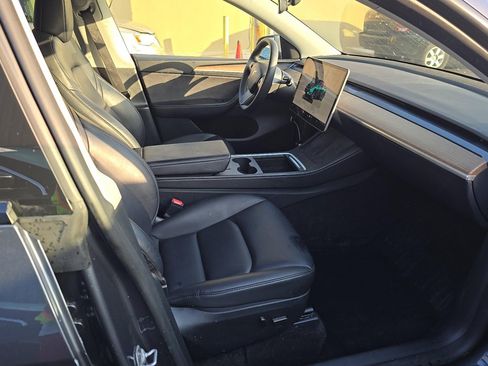Used 2023 Tesla Model Y 2WD image 4