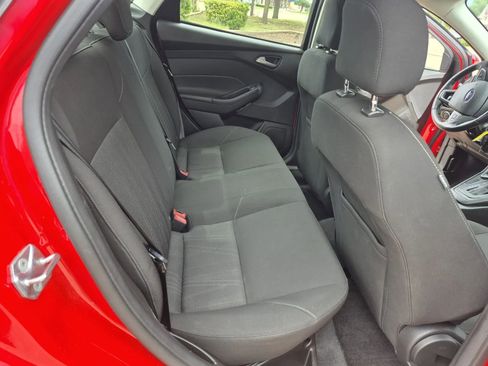 Used 2016 Ford Focus SE w/ SE Sport Package FWD image 18