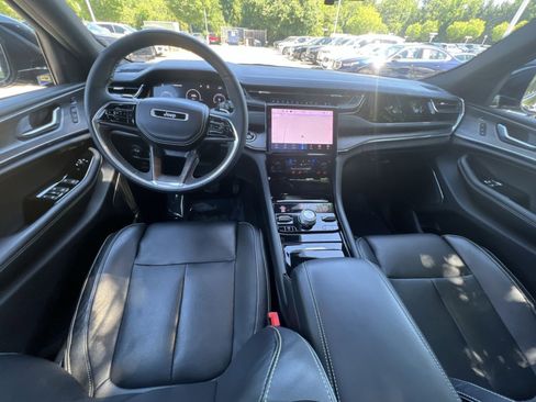 Used 2023 Jeep Grand Cherokee L Overland w/ Luxury Tech Group IV AWD/4WD image 2