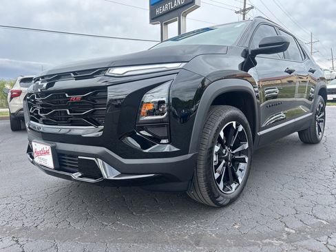 Used 2025 Chevrolet Equinox RS image 2