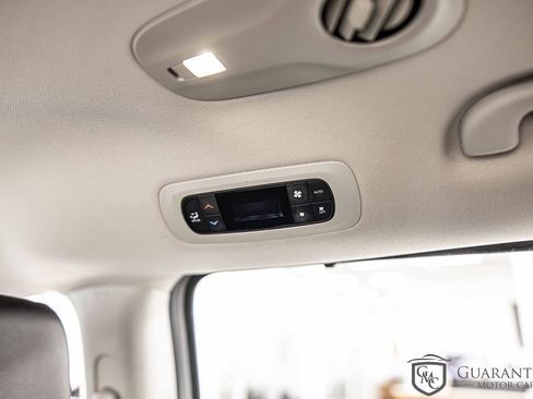 Used 2024 Chrysler Pacifica Touring-L FWD image 38