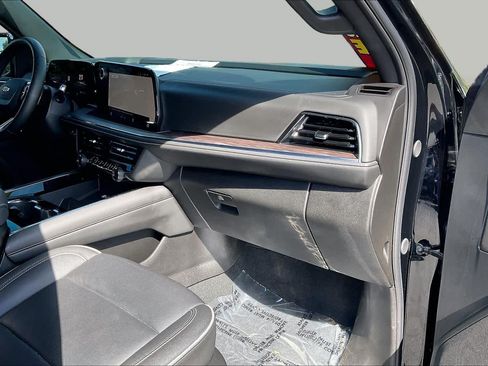 Used 2025 Chevrolet Tahoe Premier RWD image 16