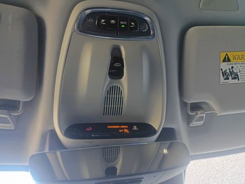 Used 2018 Volvo S90 T5 Momentum w/ Convenience Package image 5