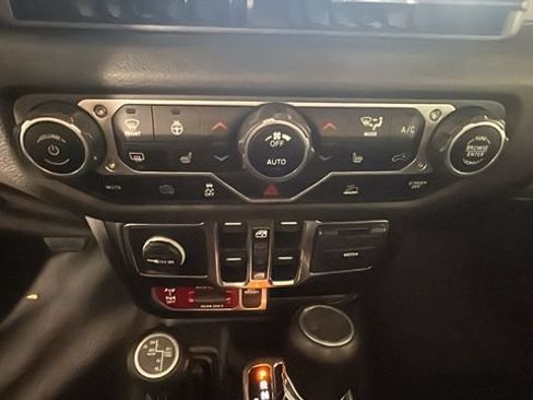 Used 2024 Jeep Wrangler Unlimited AWD/4WD image 21