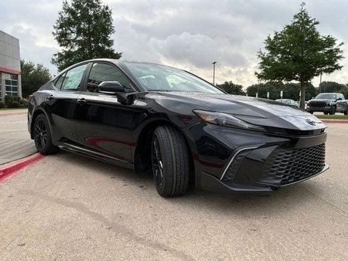 New 2026 Toyota Camry SE FWD image 4