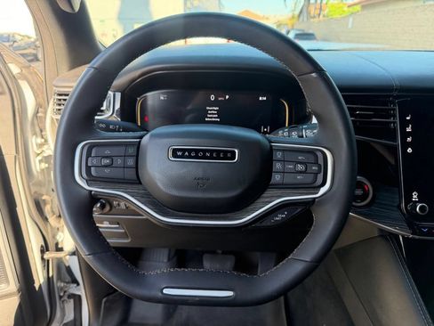 Used 2022 Jeep Wagoneer Series II RWD image 21
