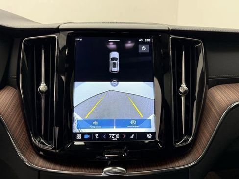 Certified 2023 Volvo XC60 B5 Ultimate w/ Climate Package image 17