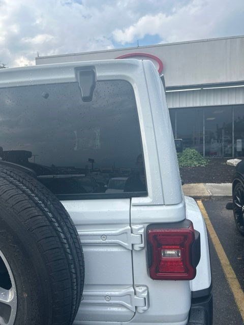 Used 2018 Jeep Wrangler Unlimited Sahara AWD/4WD image 2