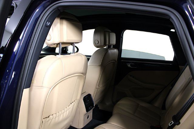 Certified 2023 Porsche Macan AWD/4WD image 21