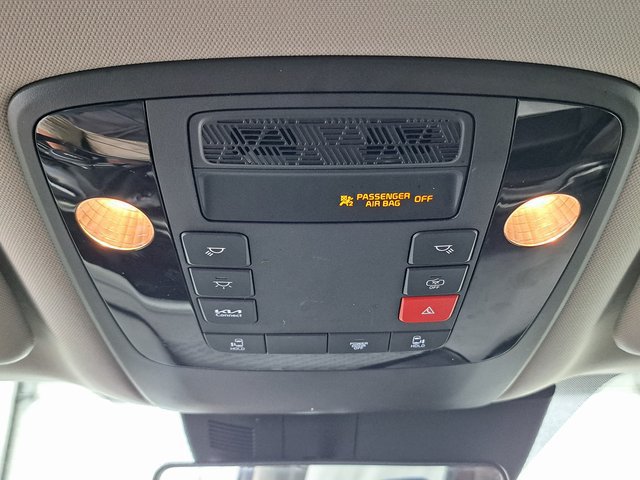 Used 2025 Kia Carnival FWD image 19