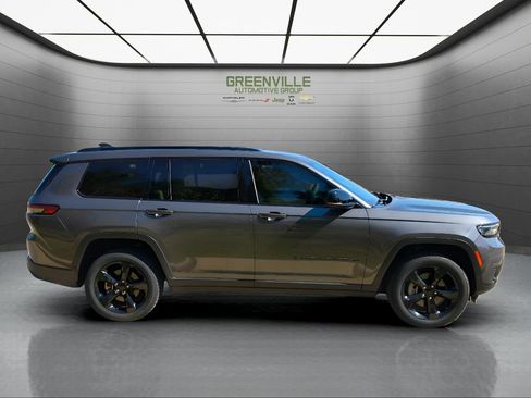 Used 2024 Jeep Grand Cherokee L Limited w/ Black Appearance Package image 9