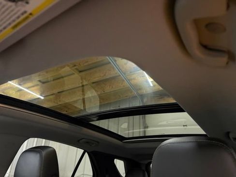 Used 2023 Chevrolet Equinox Premier AWD/4WD image 30