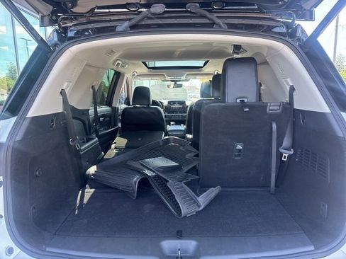 Used 2024 Nissan Pathfinder SL w/ SL Premium Package AWD/4WD image 5