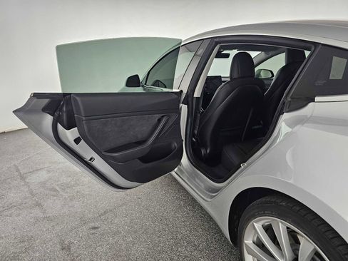 Used 2018 Tesla Model 3 Long Range image 15