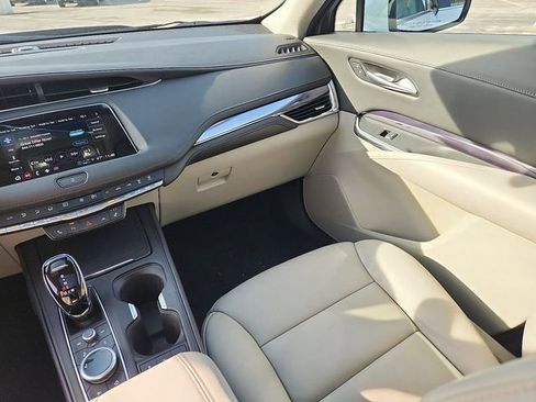 Certified 2023 Cadillac XT4 Luxury w/ Cold Weather Package image 22