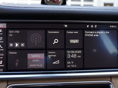 Used 2018 Porsche Panamera 4 image 27