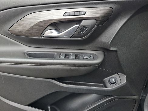 Used 2024 GMC Terrain SLT image 12