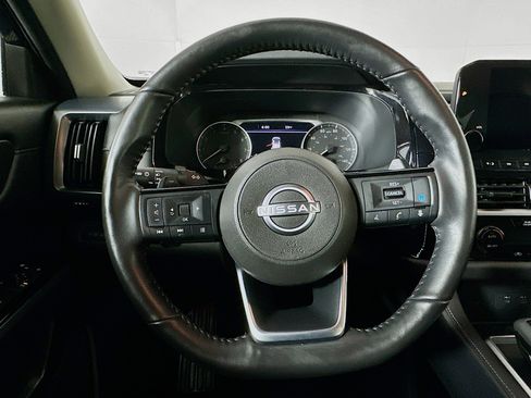 Used 2025 Nissan Pathfinder SL image 18