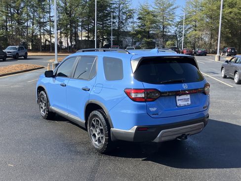 Used 2024 Honda Pilot TrailSport image 8