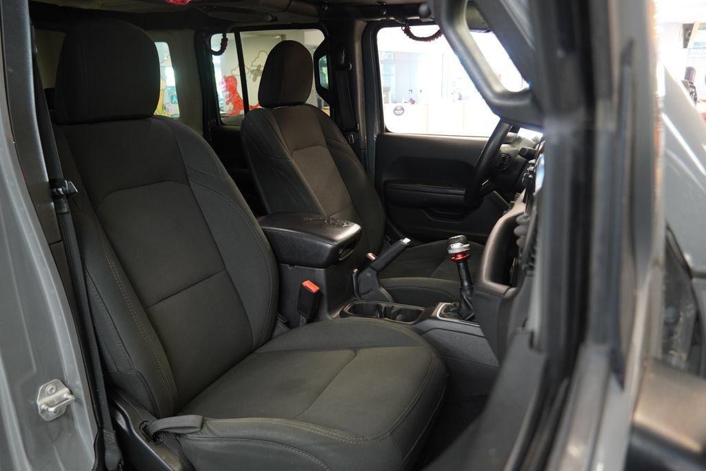 Used 2018 Jeep Wrangler Unlimited Sport AWD/4WD image 33