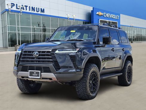 Used 2024 Lexus GX 550 AWD/4WD image 2
