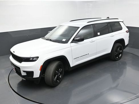 Used 2023 Jeep Grand Cherokee L Laredo image 36