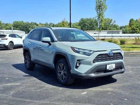 Used 2022 Toyota RAV4 XLE Premium AWD/4WD image 32