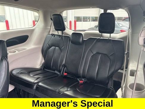 Used 2023 Chrysler Pacifica Touring-L FWD image 33