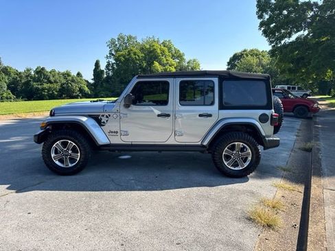 Used 2020 Jeep Wrangler Unlimited Sahara AWD/4WD image 4