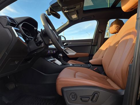 Used 2025 Audi Q3 2.0T Premium w/ Convenience Package image 16