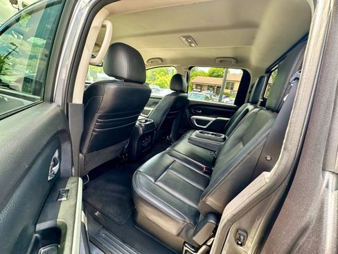 Used 2017 Nissan Titan SL w/ SL Towing Convenience Package RWD image 6